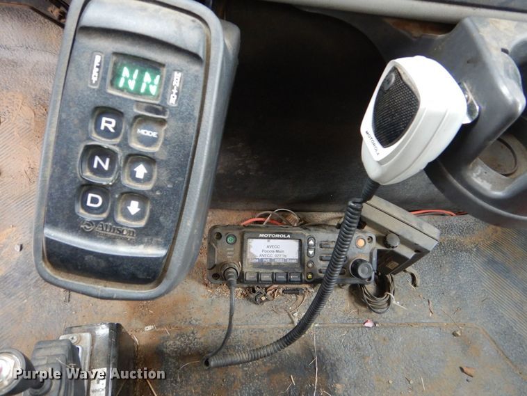 image for item MM9591 2009 International 7400  digger derrick truck