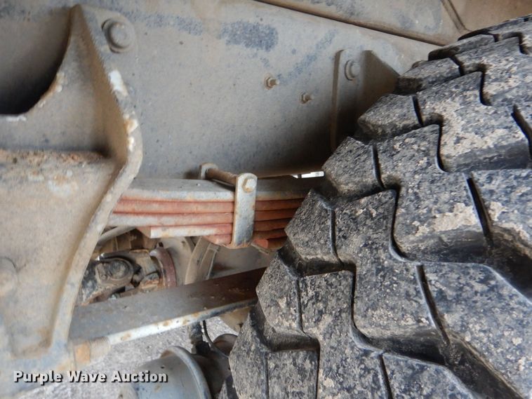 image for item MM9591 2009 International 7400  digger derrick truck