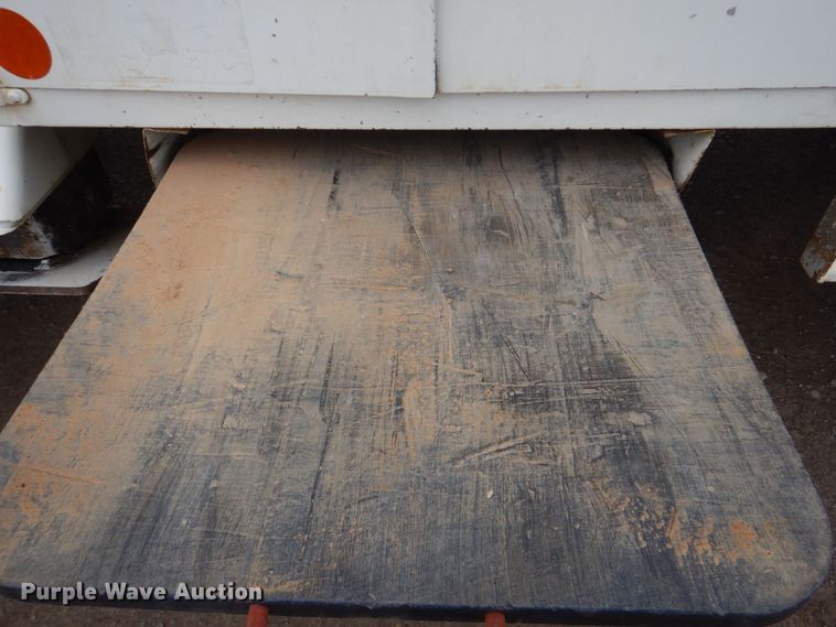 image for item MM9591 2009 International 7400  digger derrick truck