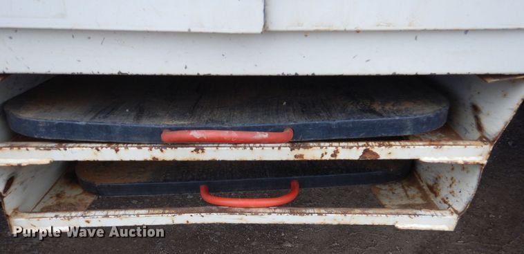 image for item MM9591 2009 International 7400  digger derrick truck