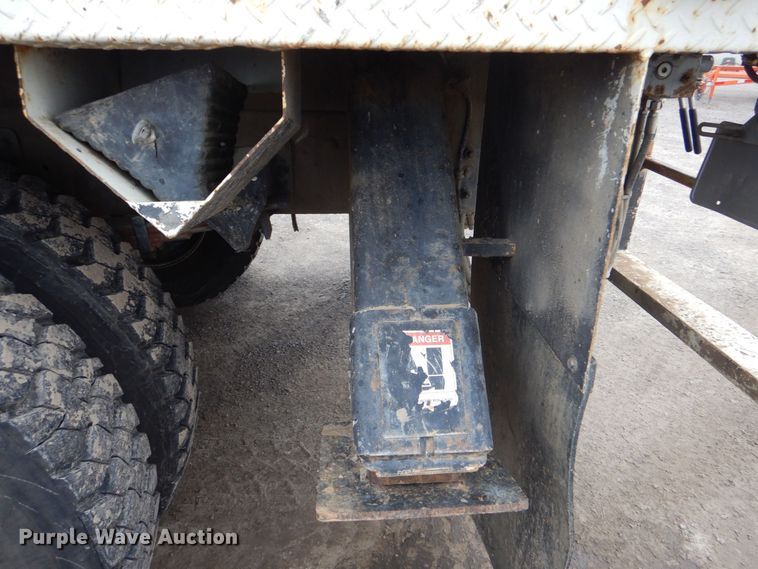 image for item MM9591 2009 International 7400  digger derrick truck