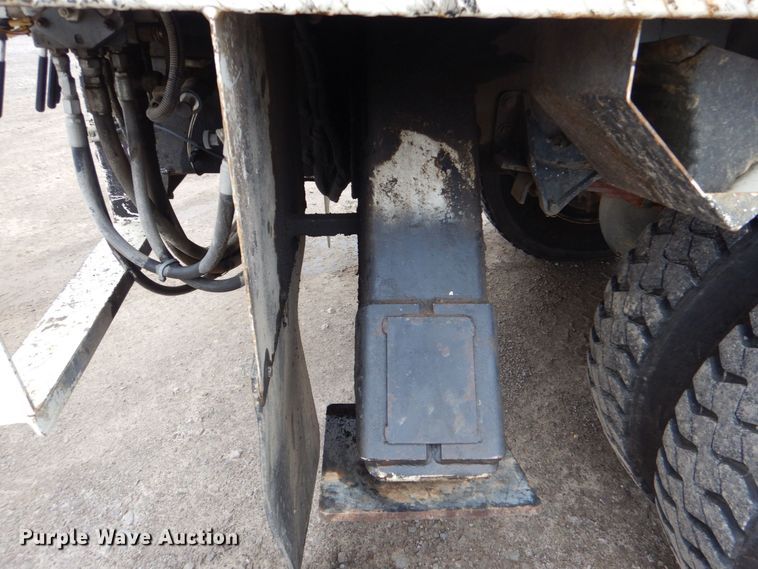 image for item MM9591 2009 International 7400  digger derrick truck