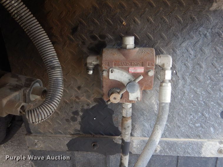 image for item MM9591 2009 International 7400  digger derrick truck