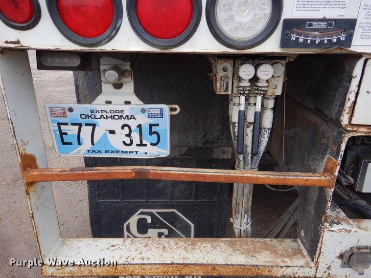 image for item MM9591 2009 International 7400  digger derrick truck