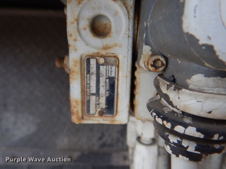 image for item MM9591 2009 International 7400  digger derrick truck