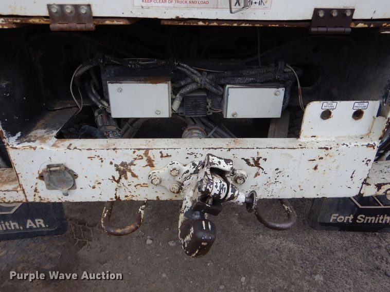 image for item MM9591 2009 International 7400  digger derrick truck