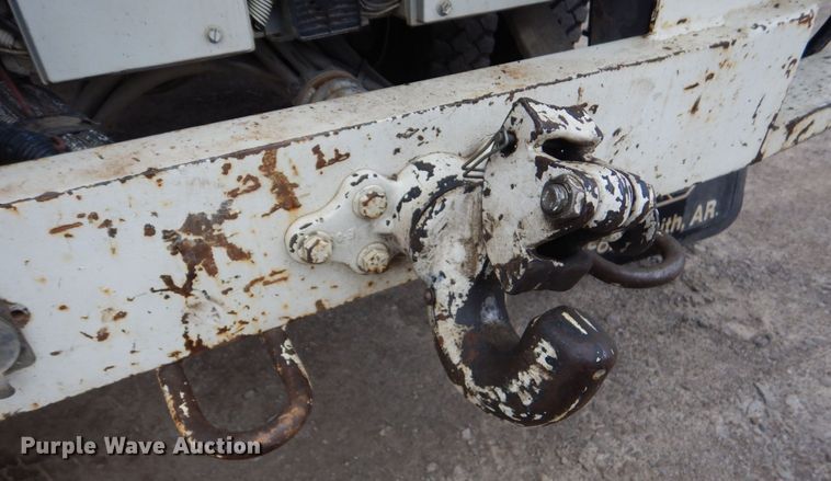 image for item MM9591 2009 International 7400  digger derrick truck