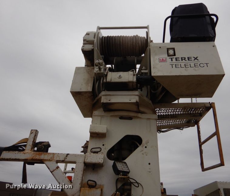 image for item MM9591 2009 International 7400  digger derrick truck