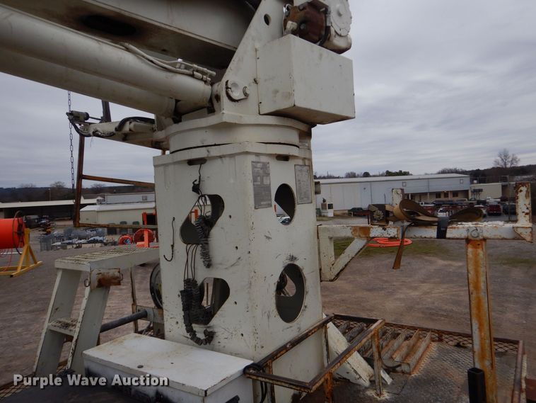 image for item MM9591 2009 International 7400  digger derrick truck