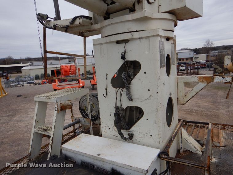 image for item MM9591 2009 International 7400  digger derrick truck