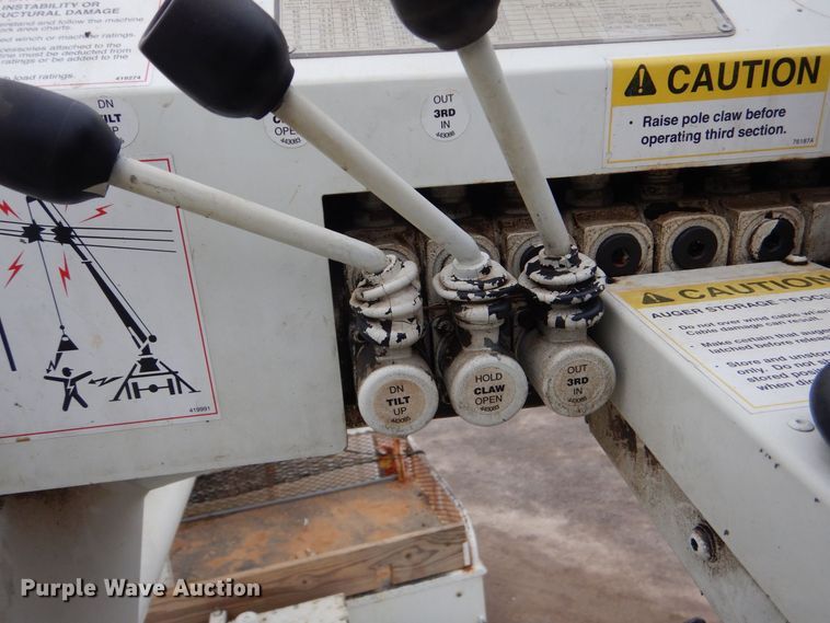 image for item MM9591 2009 International 7400  digger derrick truck