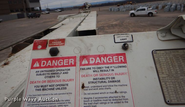 image for item MM9591 2009 International 7400  digger derrick truck