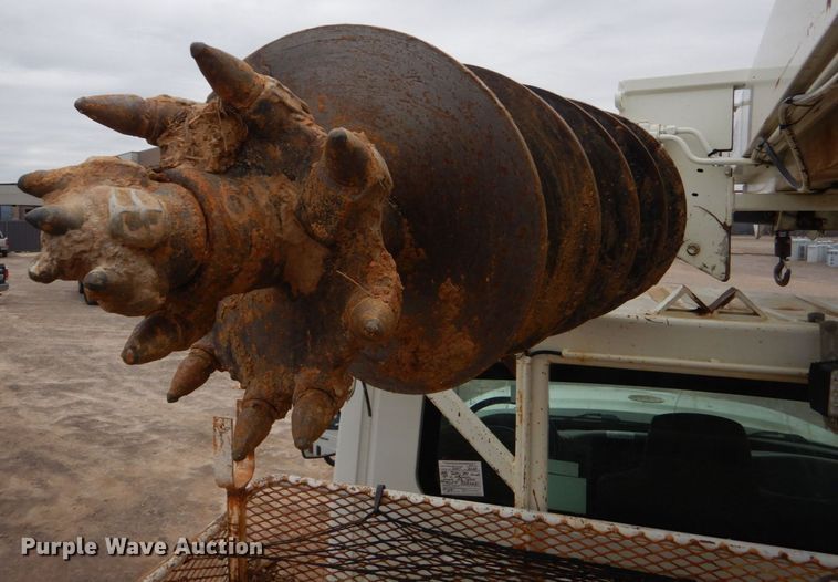 image for item MM9591 2009 International 7400  digger derrick truck