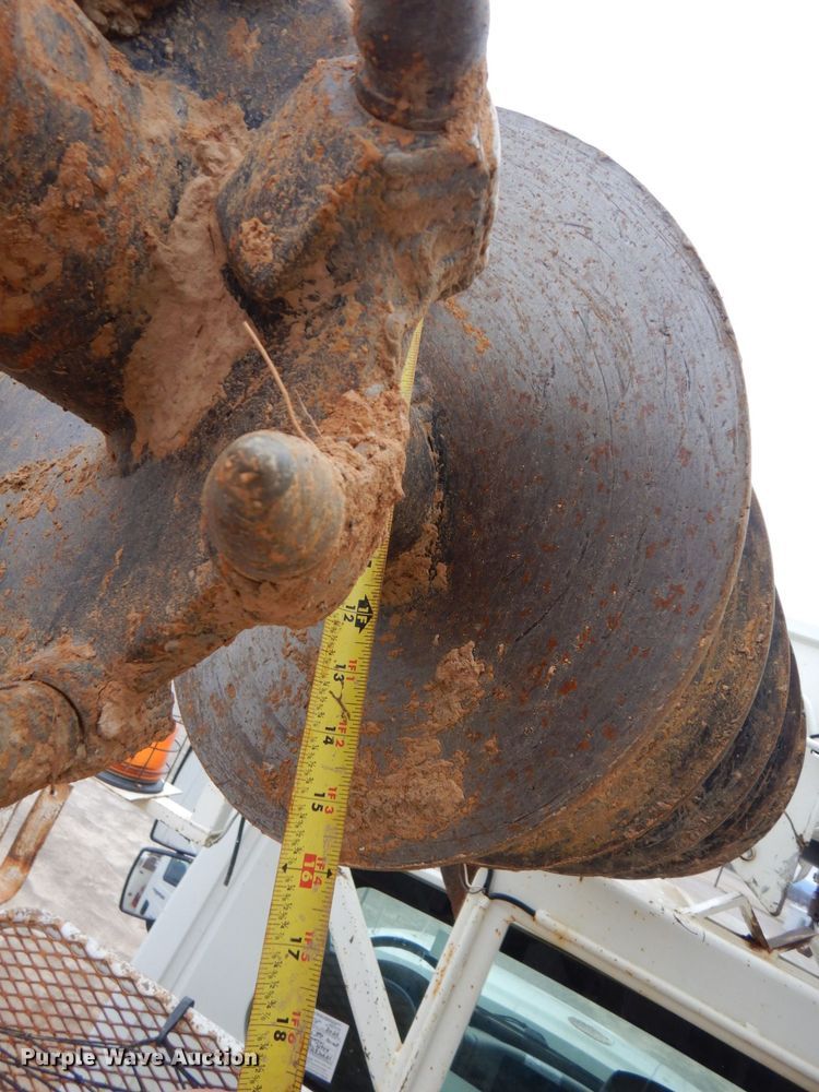 image for item MM9591 2009 International 7400  digger derrick truck