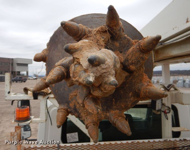 image for item MM9591 2009 International 7400  digger derrick truck