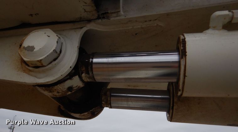 image for item MM9591 2009 International 7400  digger derrick truck