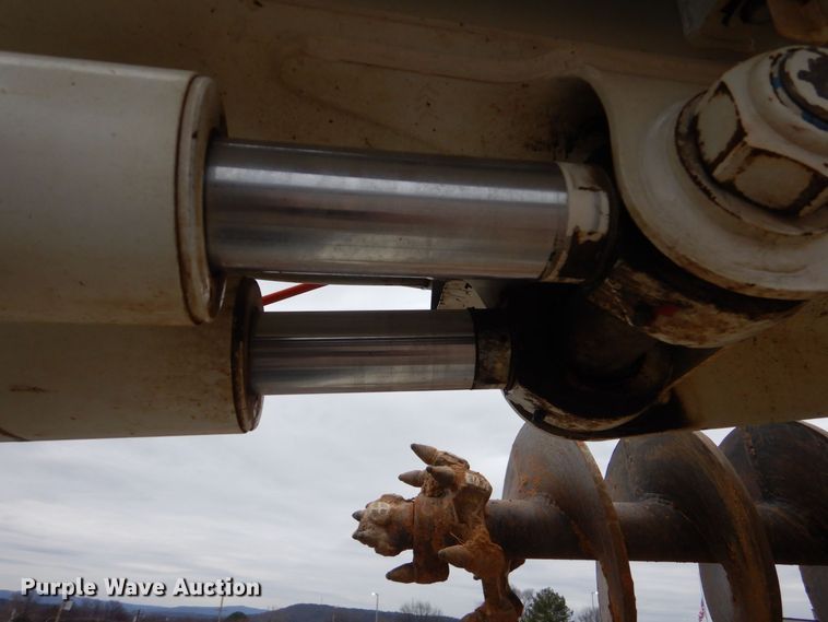 image for item MM9591 2009 International 7400  digger derrick truck