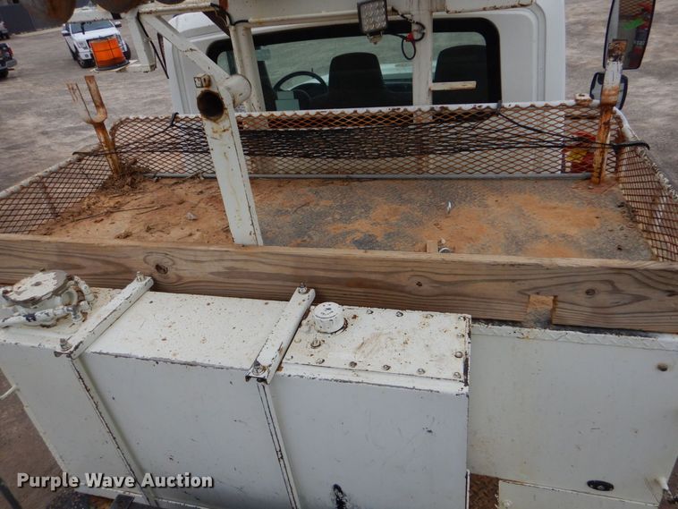 image for item MM9591 2009 International 7400  digger derrick truck