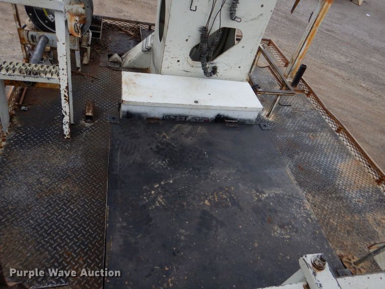 image for item MM9591 2009 International 7400  digger derrick truck