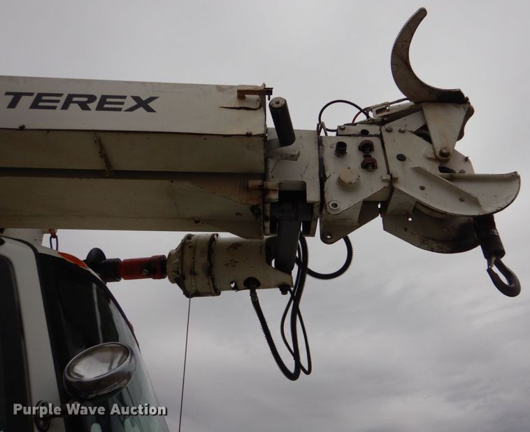 image for item MM9591 2009 International 7400  digger derrick truck