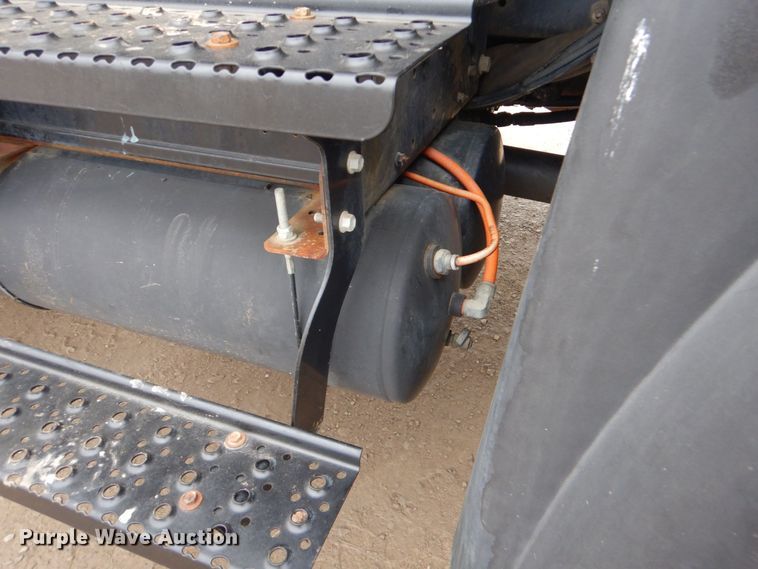 image for item MM9591 2009 International 7400  digger derrick truck