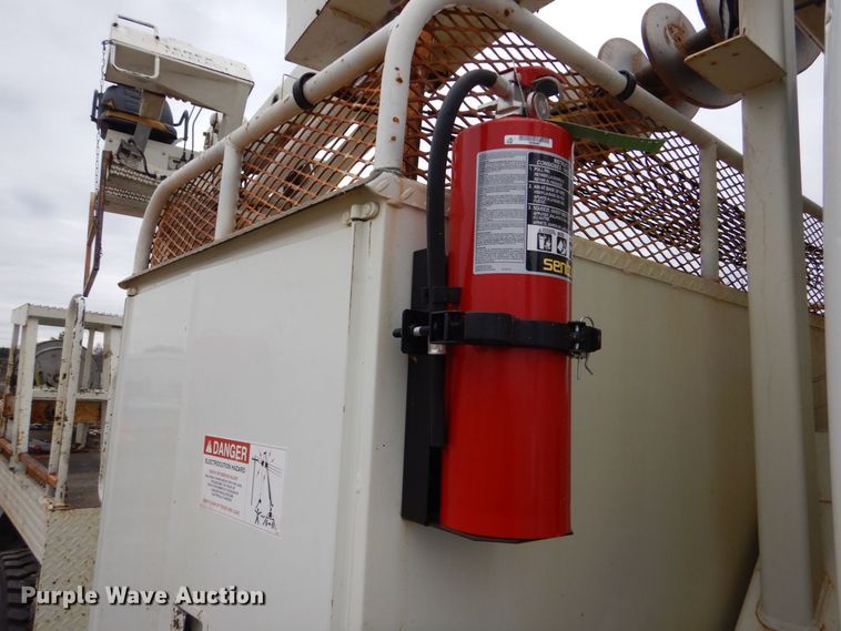 image for item MM9591 2009 International 7400  digger derrick truck