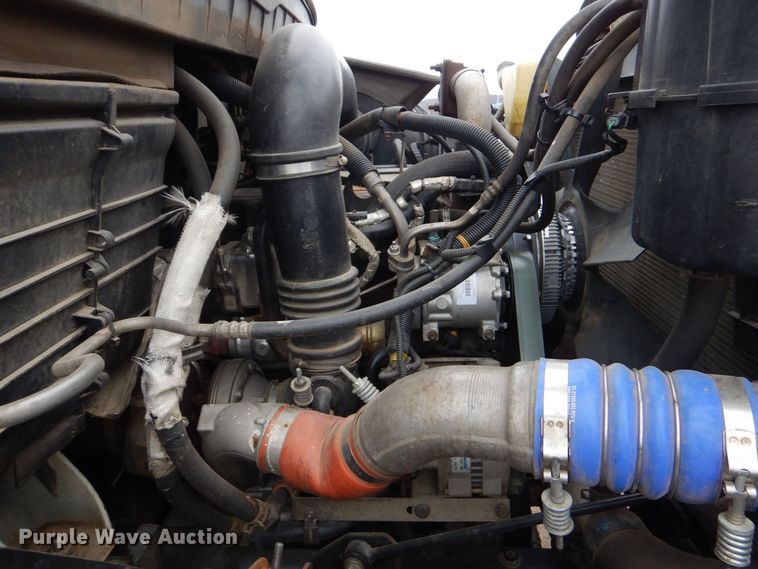 image for item MM9591 2009 International 7400  digger derrick truck