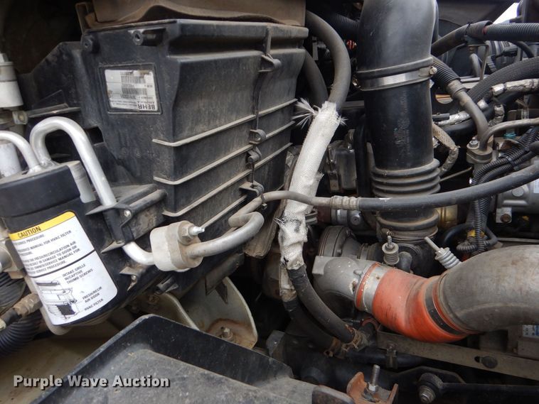 image for item MM9591 2009 International 7400  digger derrick truck