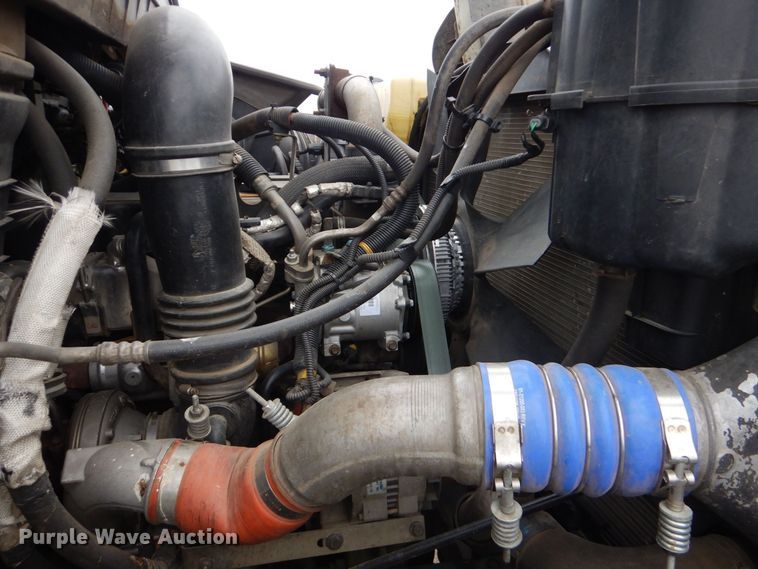 image for item MM9591 2009 International 7400  digger derrick truck