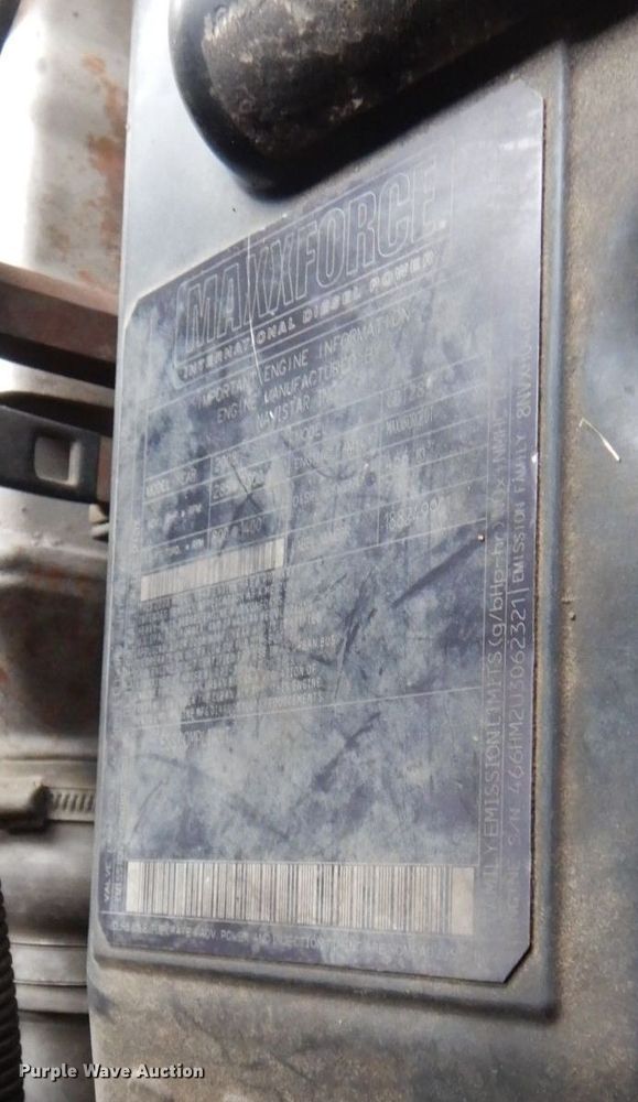 image for item MM9591 2009 International 7400  digger derrick truck