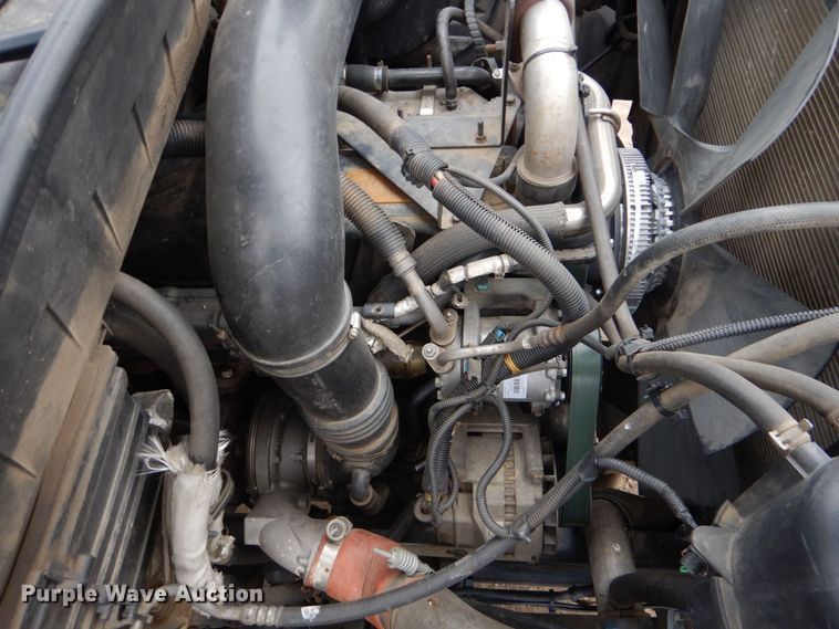 image for item MM9591 2009 International 7400  digger derrick truck