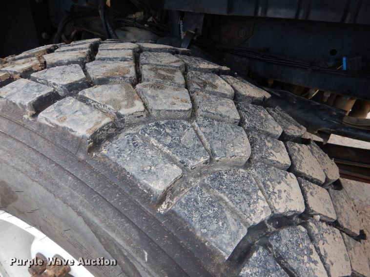 image for item MM9591 2009 International 7400  digger derrick truck