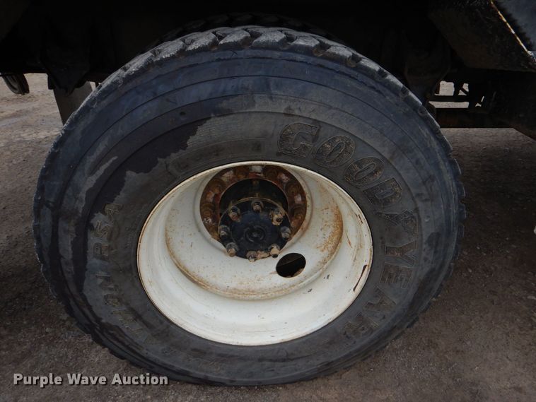 image for item MM9591 2009 International 7400  digger derrick truck