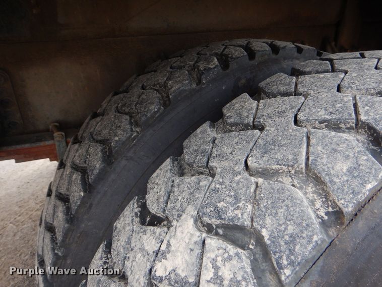 image for item MM9591 2009 International 7400  digger derrick truck