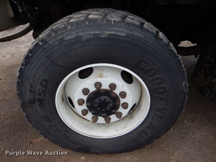 image for item MM9591 2009 International 7400  digger derrick truck