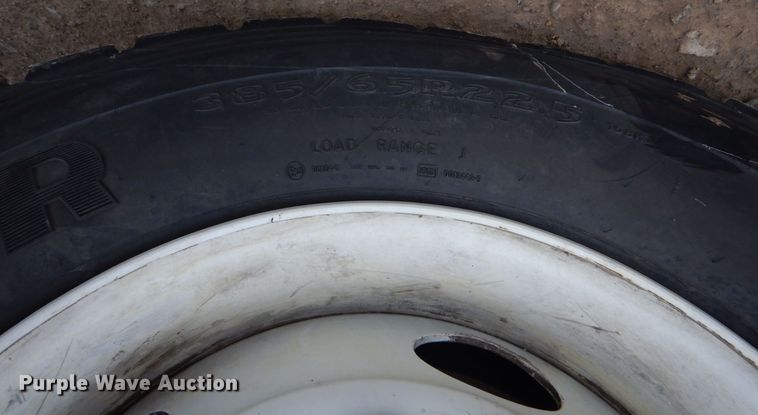 image for item MM9591 2009 International 7400  digger derrick truck