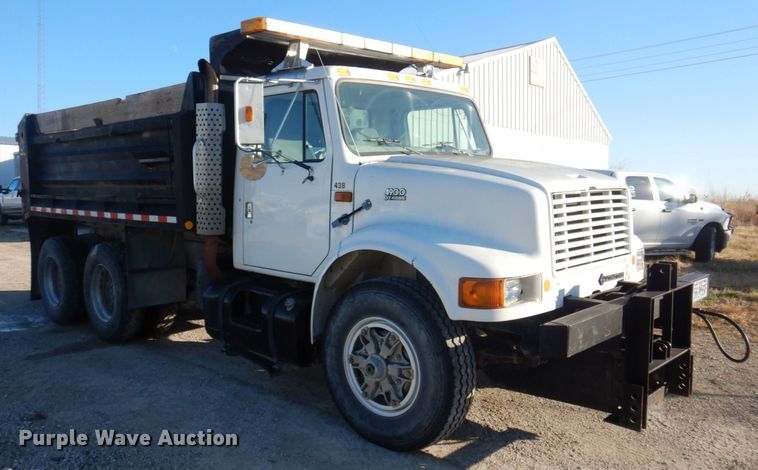 image for item MW9362 2000 International 4900  dump truck