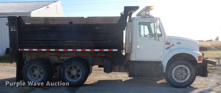 image for item MW9362 2000 International 4900  dump truck