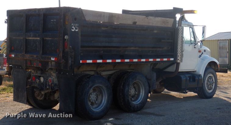 image for item MW9362 2000 International 4900  dump truck