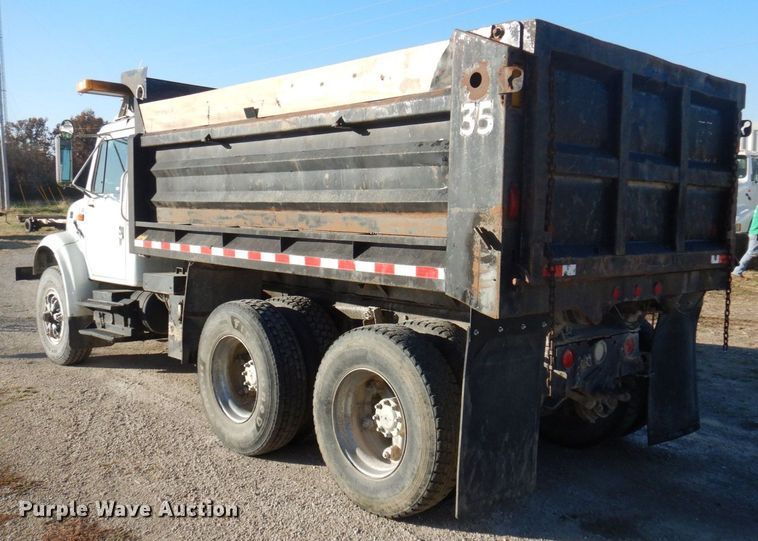 image for item MW9362 2000 International 4900  dump truck