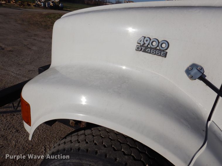 image for item MW9362 2000 International 4900  dump truck