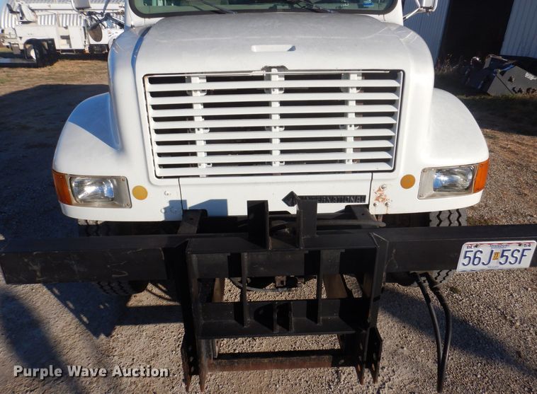 image for item MW9362 2000 International 4900  dump truck