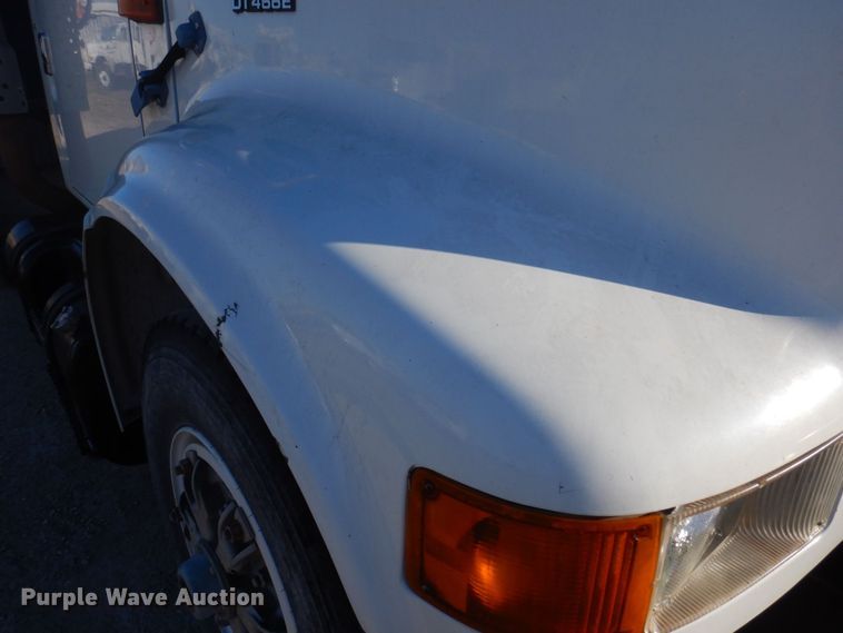 image for item MW9362 2000 International 4900  dump truck