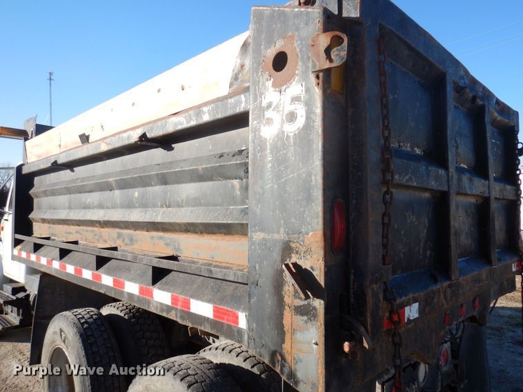 image for item MW9362 2000 International 4900  dump truck