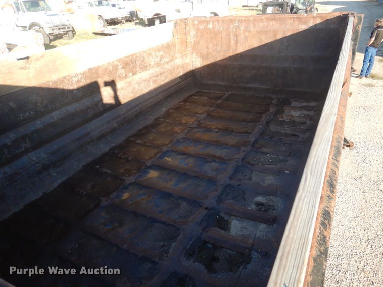 image for item MW9362 2000 International 4900  dump truck