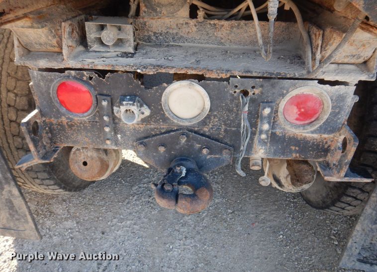 image for item MW9362 2000 International 4900  dump truck