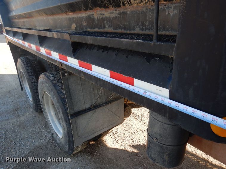 image for item MW9362 2000 International 4900  dump truck