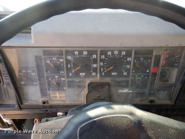 image for item MW9362 2000 International 4900  dump truck