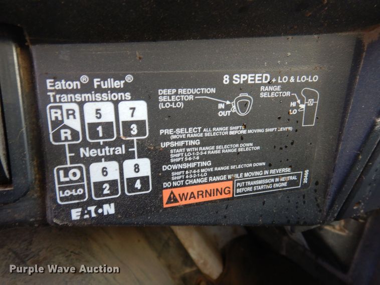 image for item MW9362 2000 International 4900  dump truck