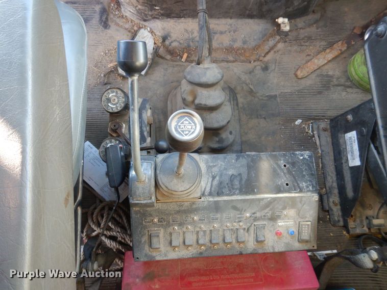 image for item MW9362 2000 International 4900  dump truck